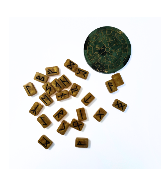 Runes & Vegvisir