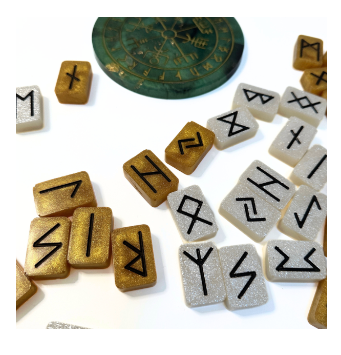 Runes and Vegvisir
